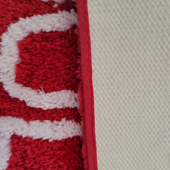 NWT RAE by Magenta DUNN HAPPY HOLIDAYS BATHROOM MAT RUG 20X32IN RED - Picture 4 of 4